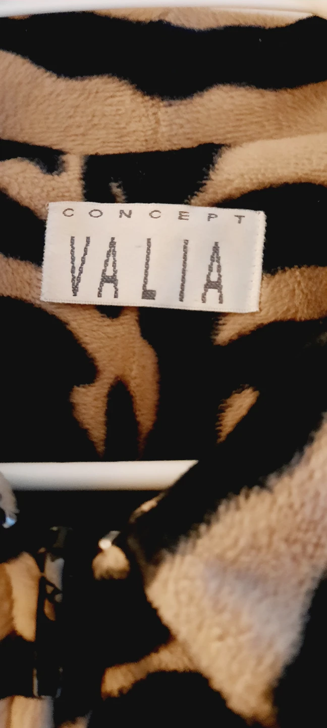 VALIA CONCEPT Faux Fur Zebra Print Jacket - photo 3