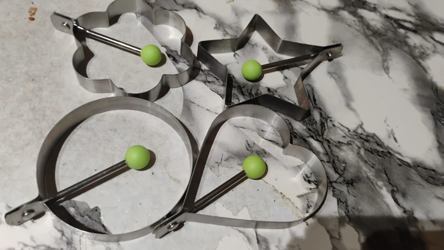 4 Stainless Steel Egg Rings / Cookie Cutters