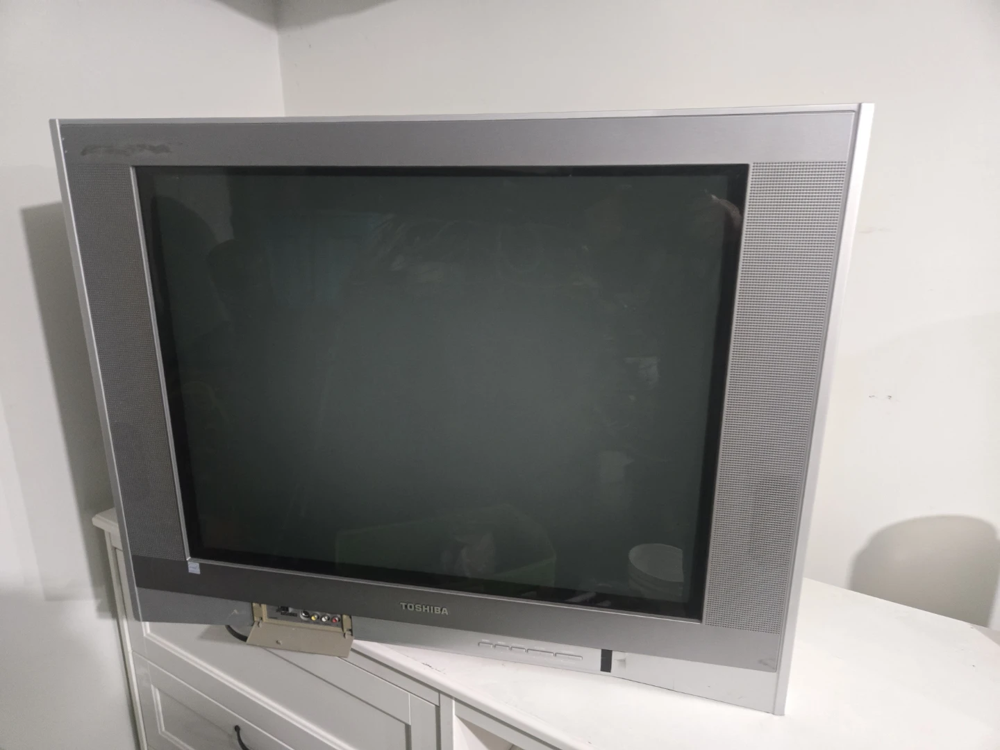 Toshiba 32" TV CRT Retro Video game TV Nintendo 64