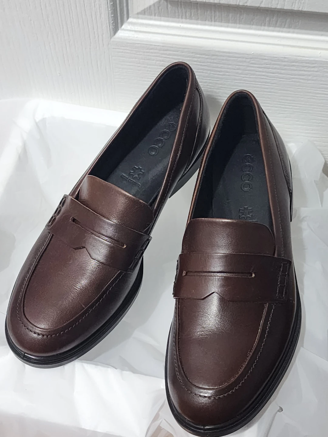 Women's Leather Loafer Size 6-6.5 EU 37