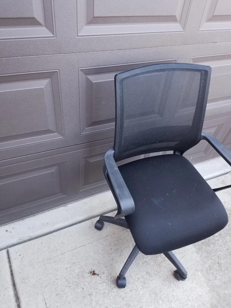Black Mesh Office Chair with Wheels - photo 4