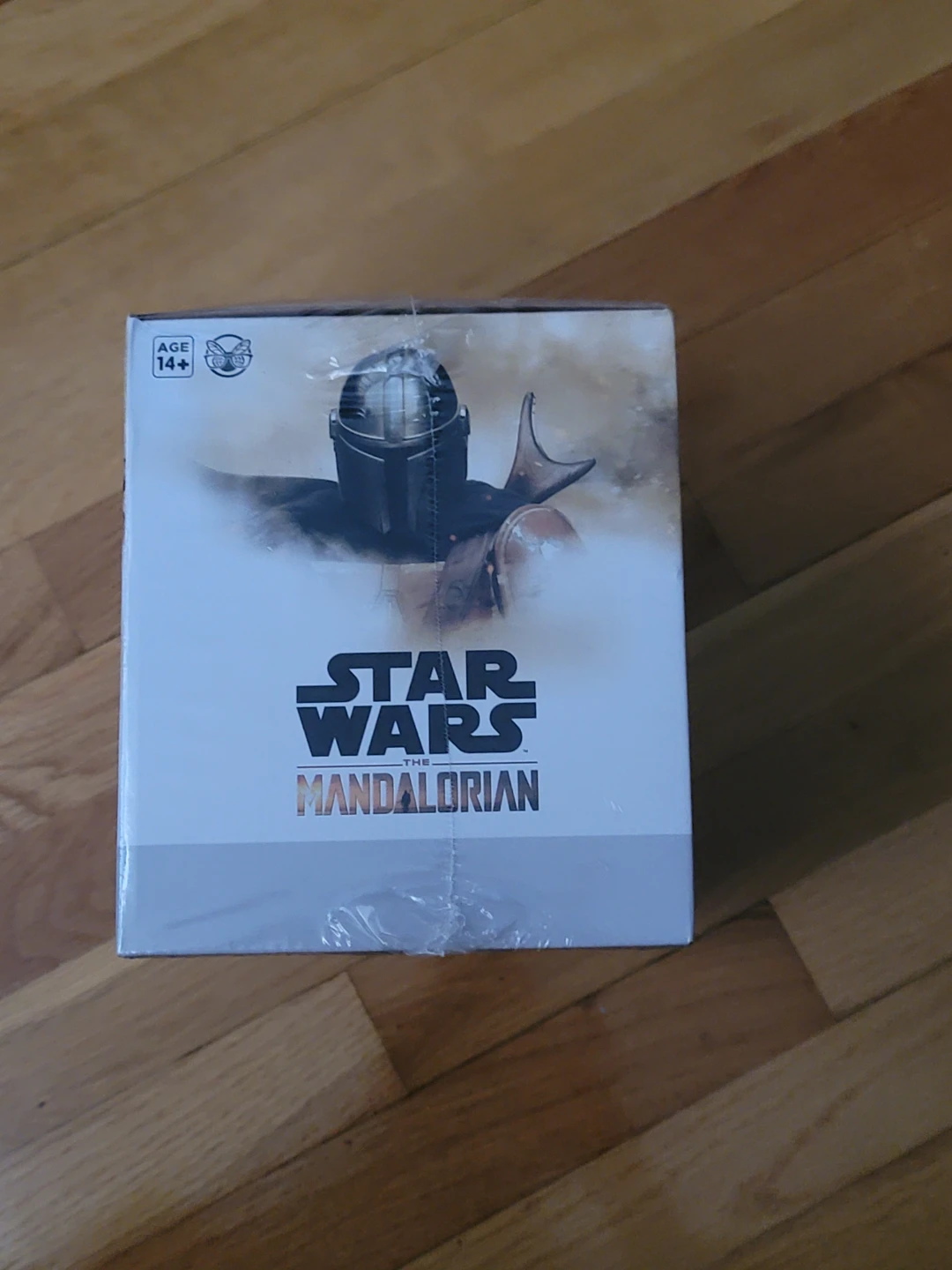 Star Wars The Mandalorian Collector's Box - photo 3