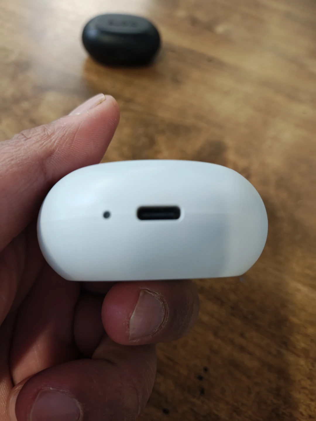 Sudio White Wireless Earbuds with Charging Case - photo 4
