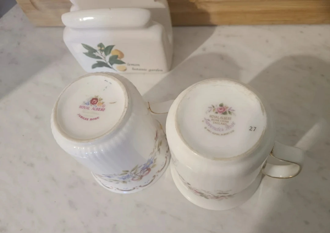 "Royal Albert" Bone china Mugs & a napkin holder #cottagecore - photo 3