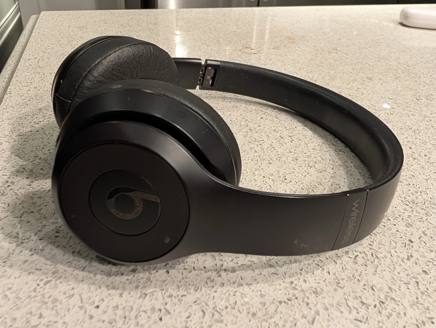 Beats Solo3 Wireless On-Ear Headphones - Black - photo 2