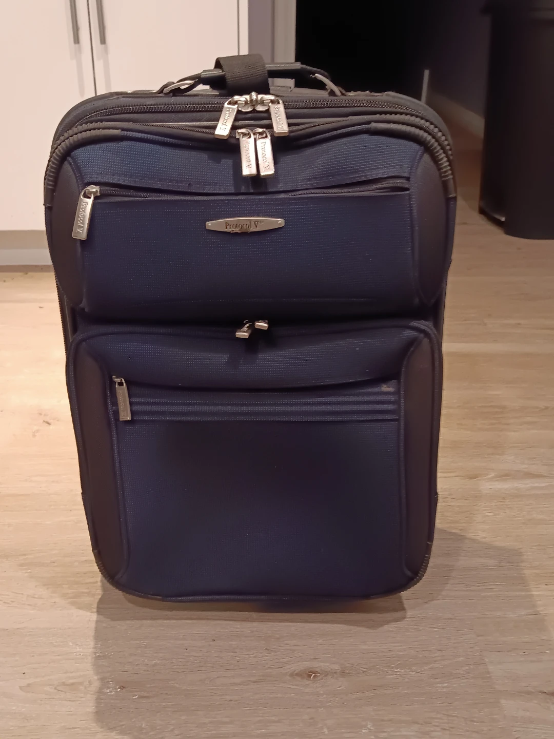 Suitcases - photo 3