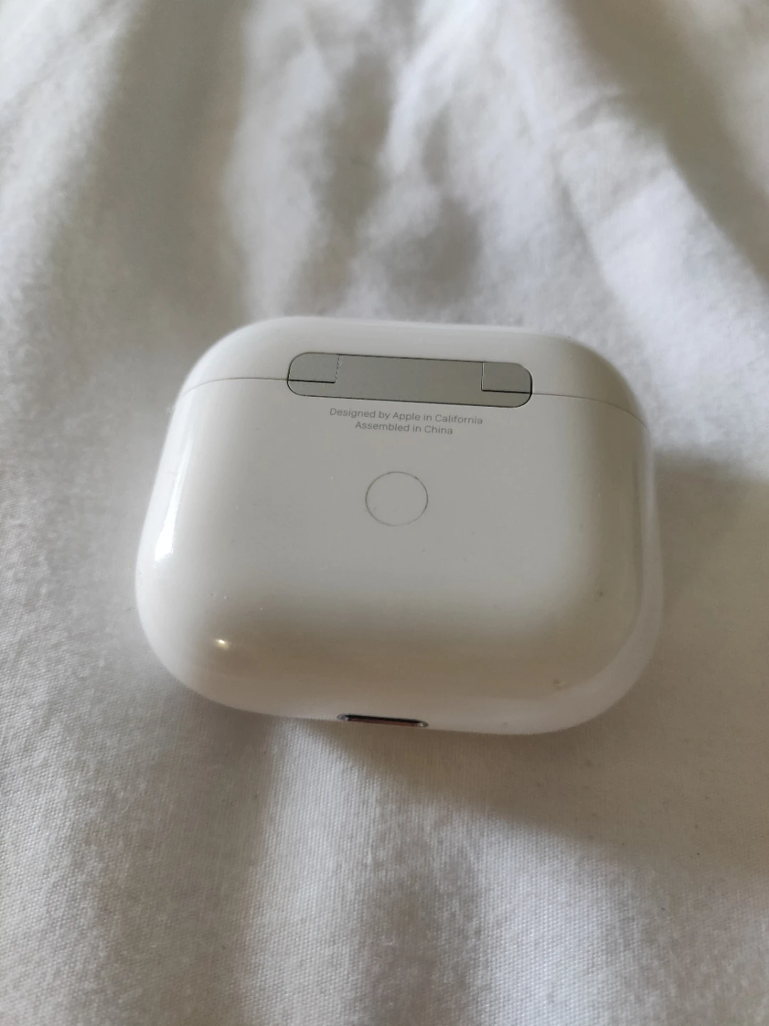 Apple AirPods (3rd Gen) Magsafe Charging Case - photo 4