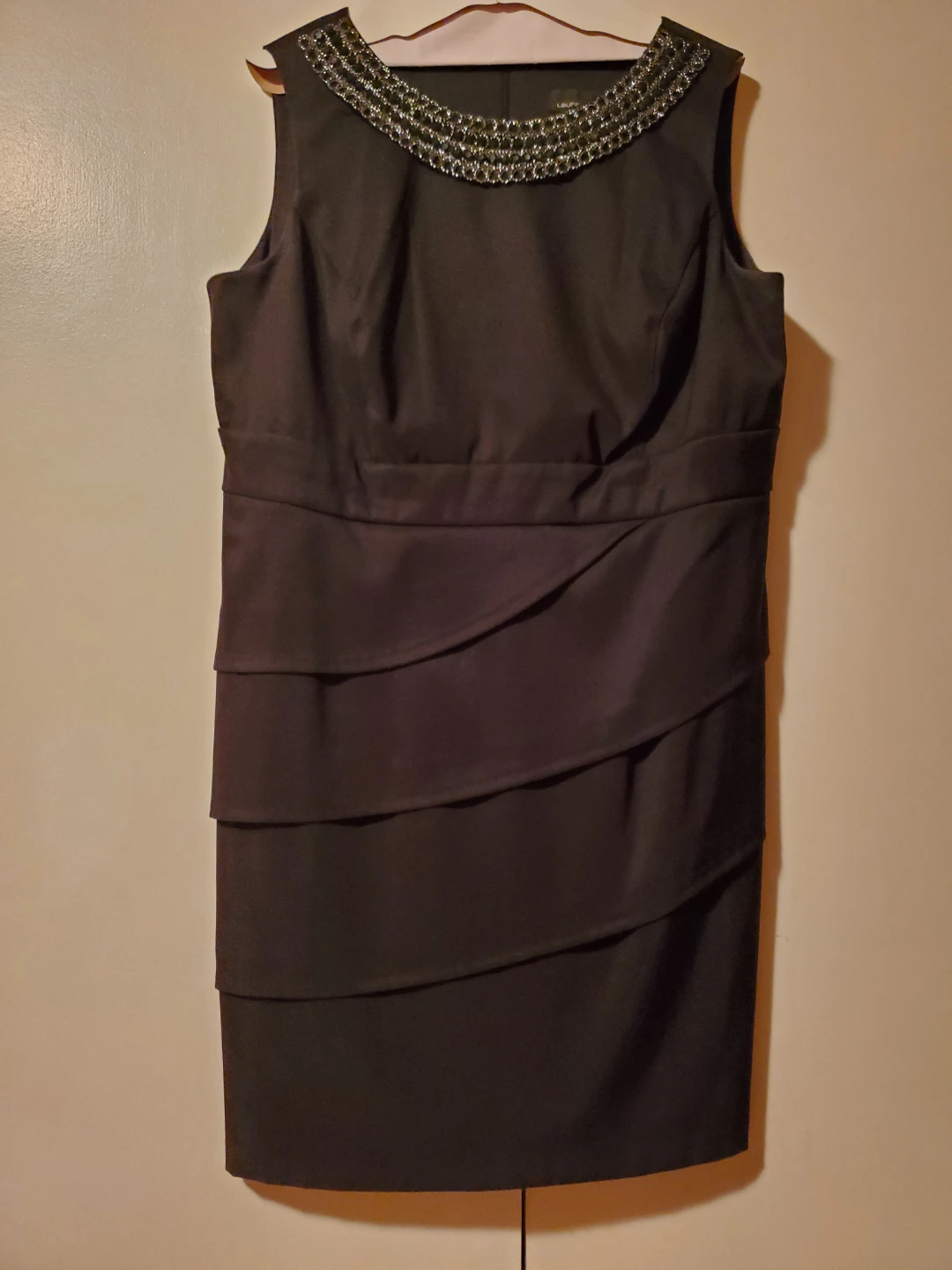 🥕 Laura Plus Black Beaded Neckline Dress - Size 20
