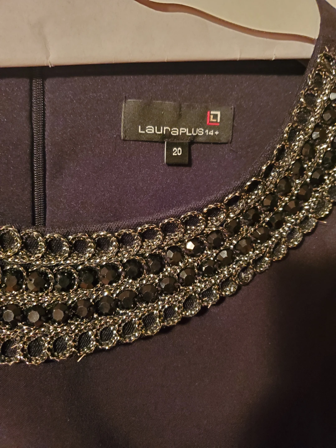 🥕 Laura Plus Black Beaded Neckline Dress - Size 20 - photo 2