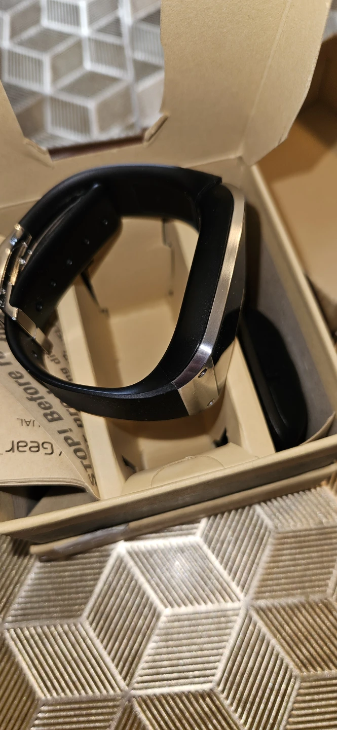 Samsung Gear Smartwatch broken.  Parts only