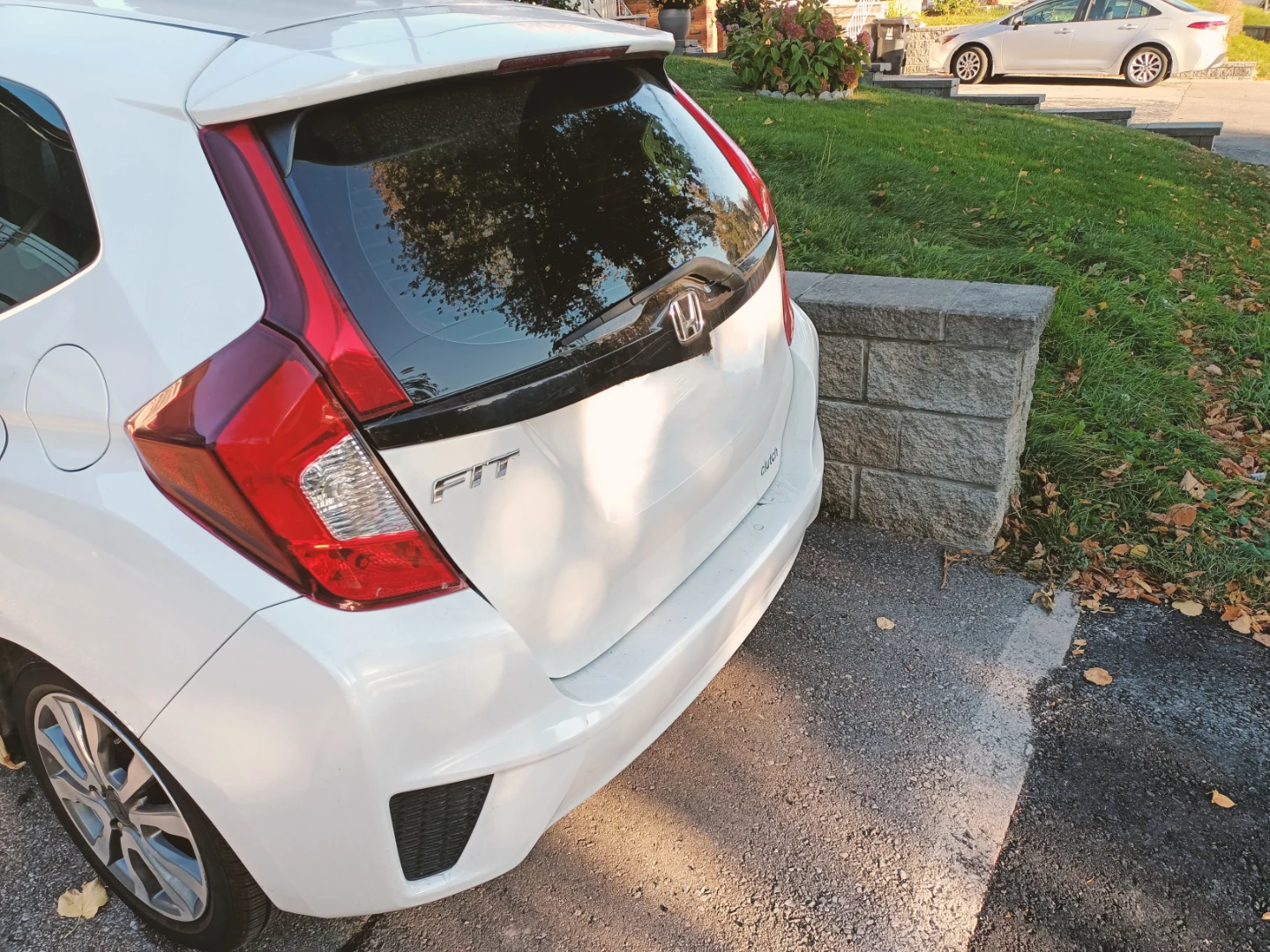 White Honda Fit 2015 Lxi - photo 5