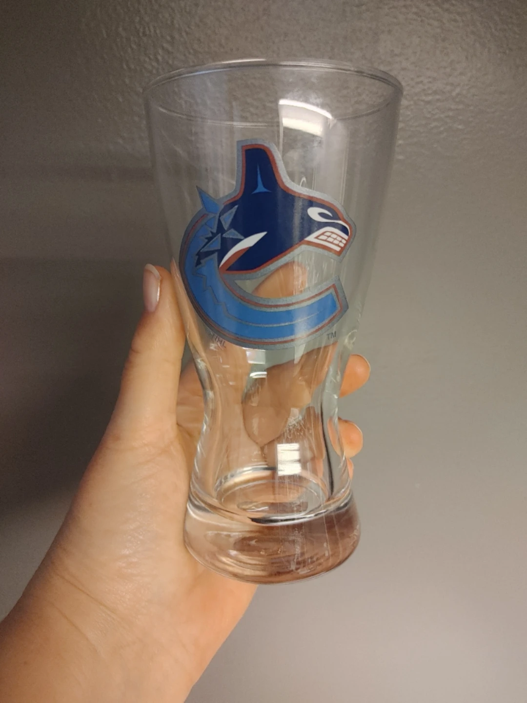 🥕 New, Official NHL Vancouver Canucks Pint Glass w/ free poster.
