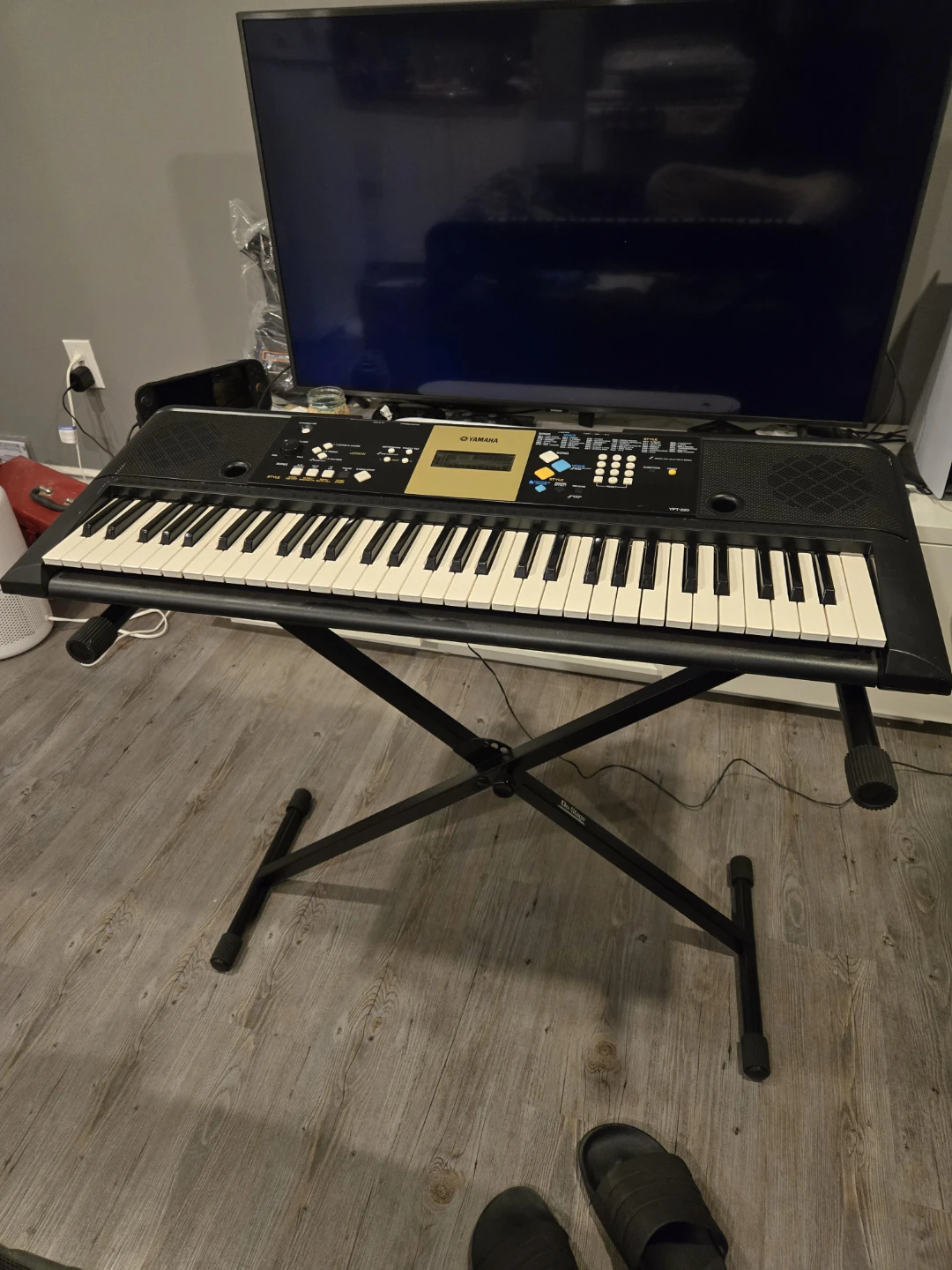 Yamaha YPT-220 Portable Keyboard Piano