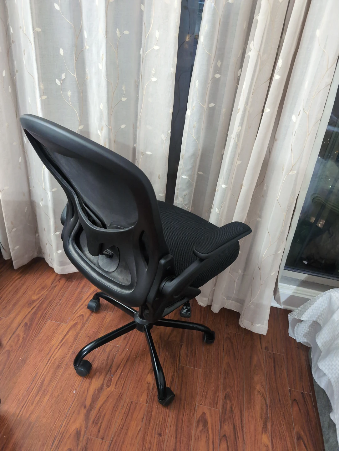 Winrise Office Chair with Adjustable Arms - photo 4