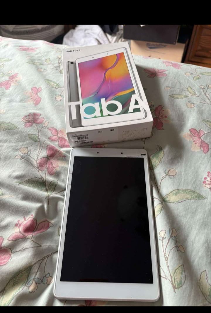 Samsung Galaxy Tab A Tablet with Original Box - photo 2