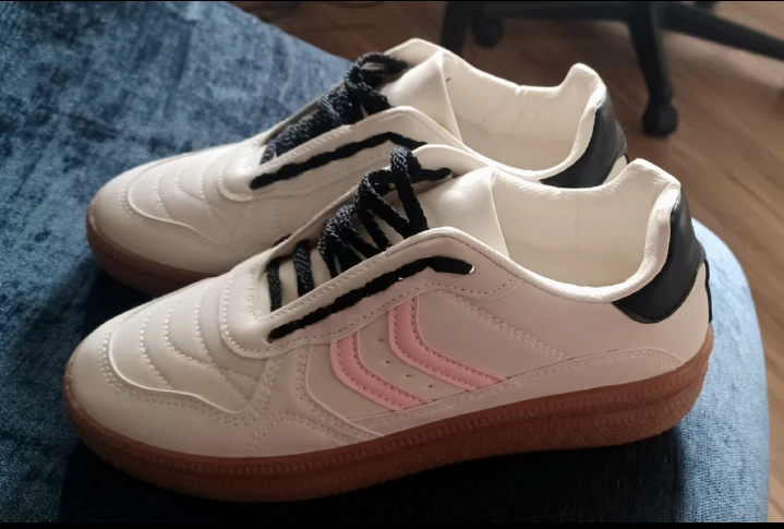 Size 8W nice sneakers. White/Pink/Black