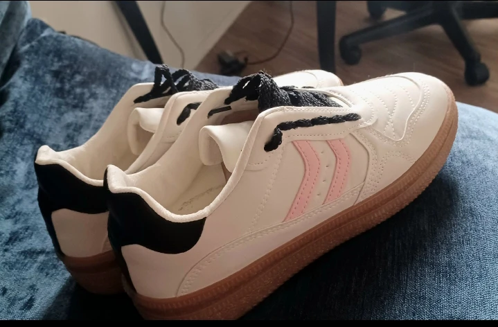 Size 8W nice sneakers. White/Pink/Black - photo 2