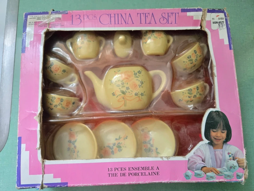 Vintage Child's China Tea Set - photo 2