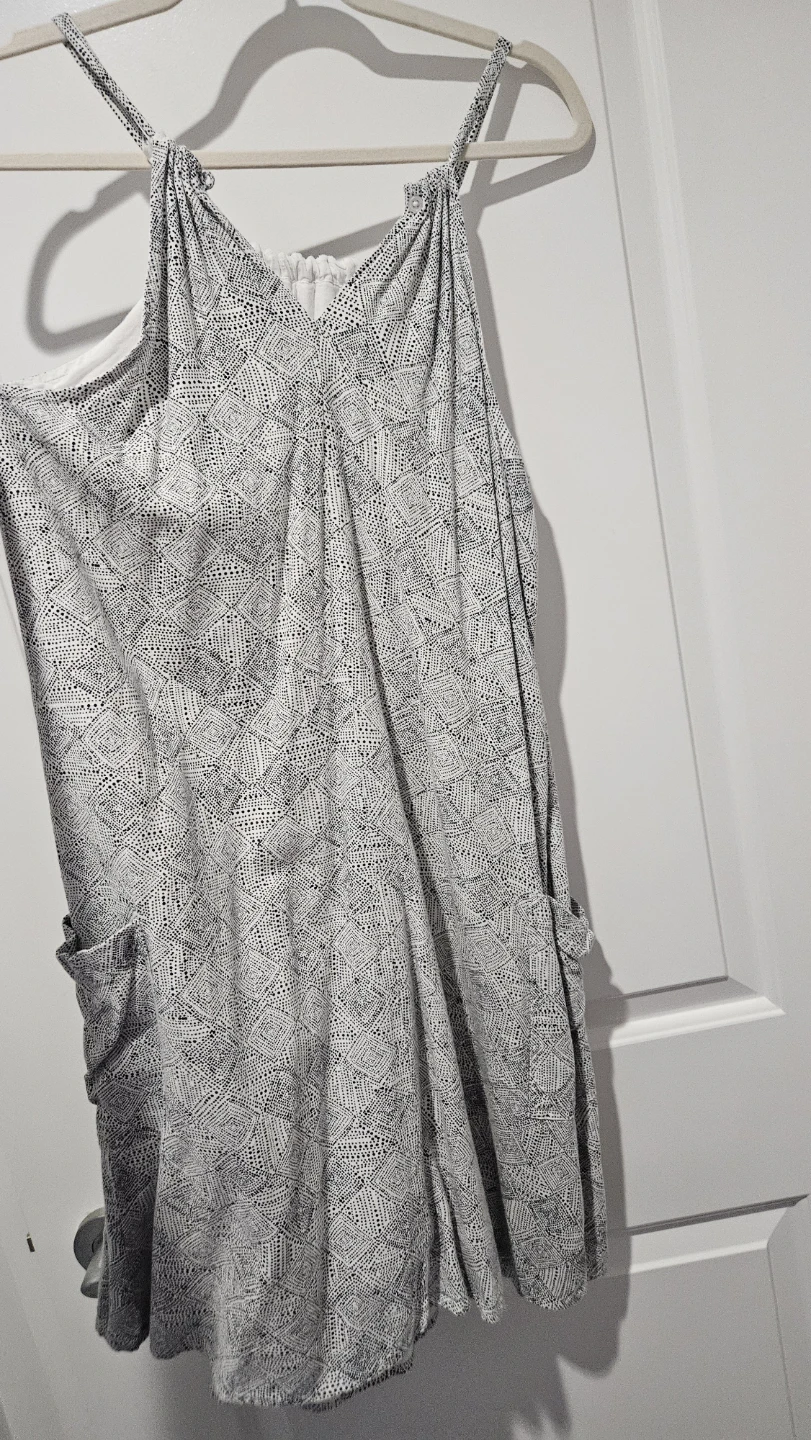 Size Medium, Old Navy Women's Black & White Sleeveless Dress - photo 4