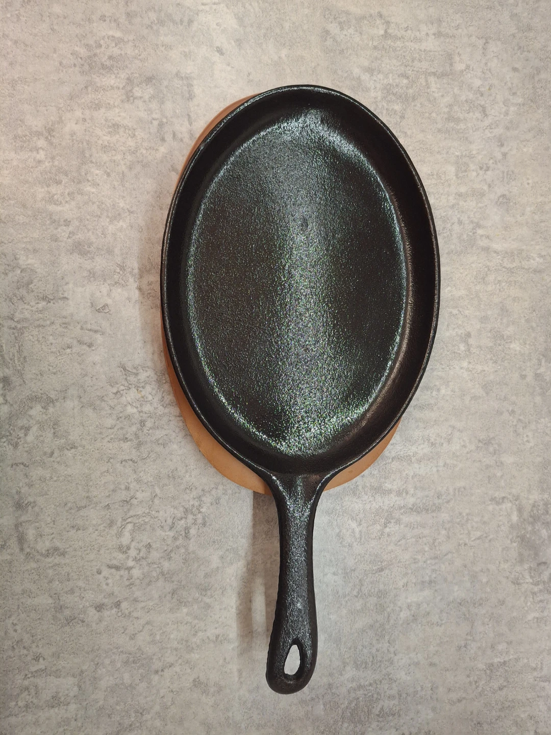 Cast Iron Sizzling Platter with Wooden Base - photo 2