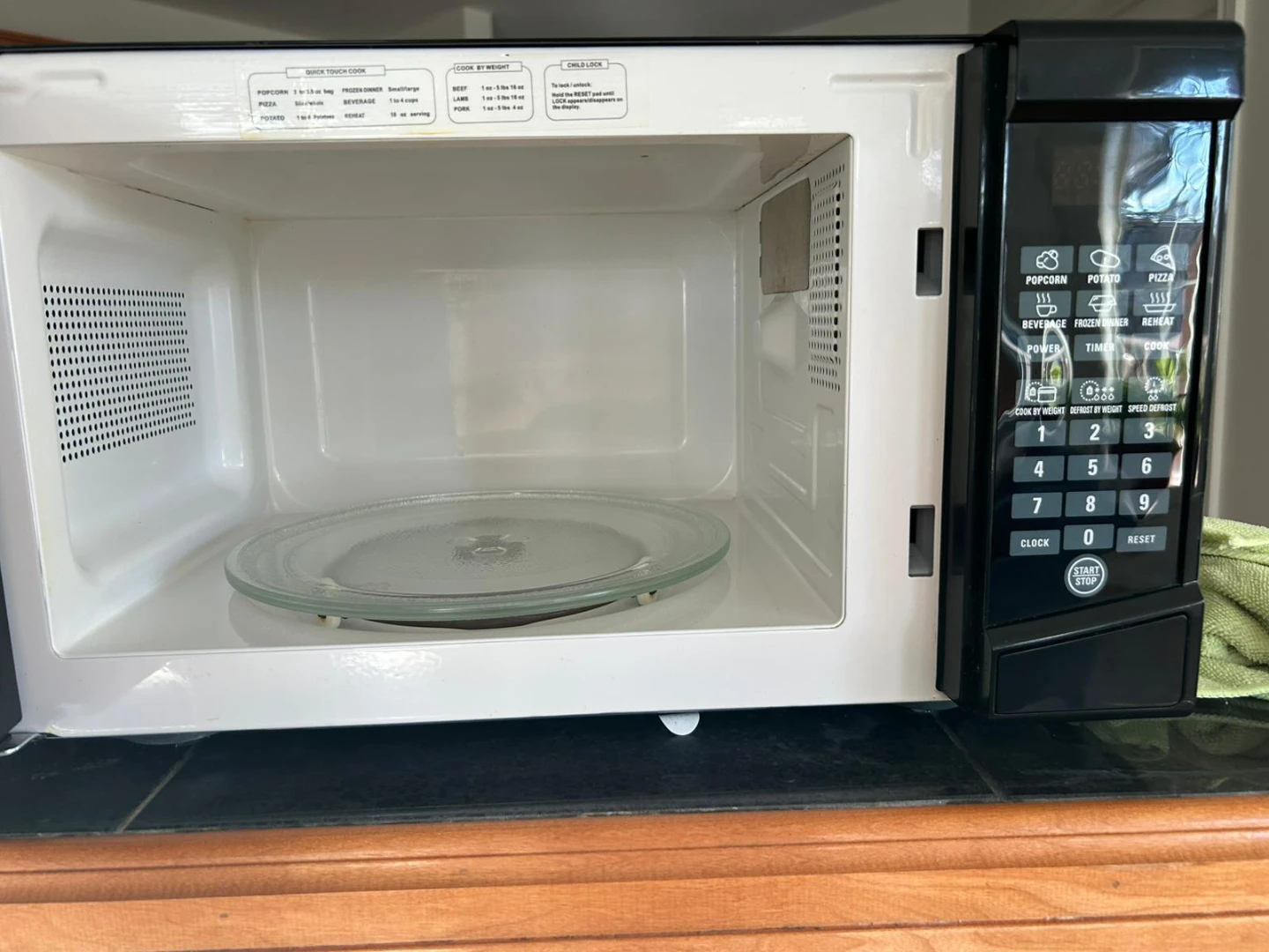 RCA Black Microwave Oven - photo 2