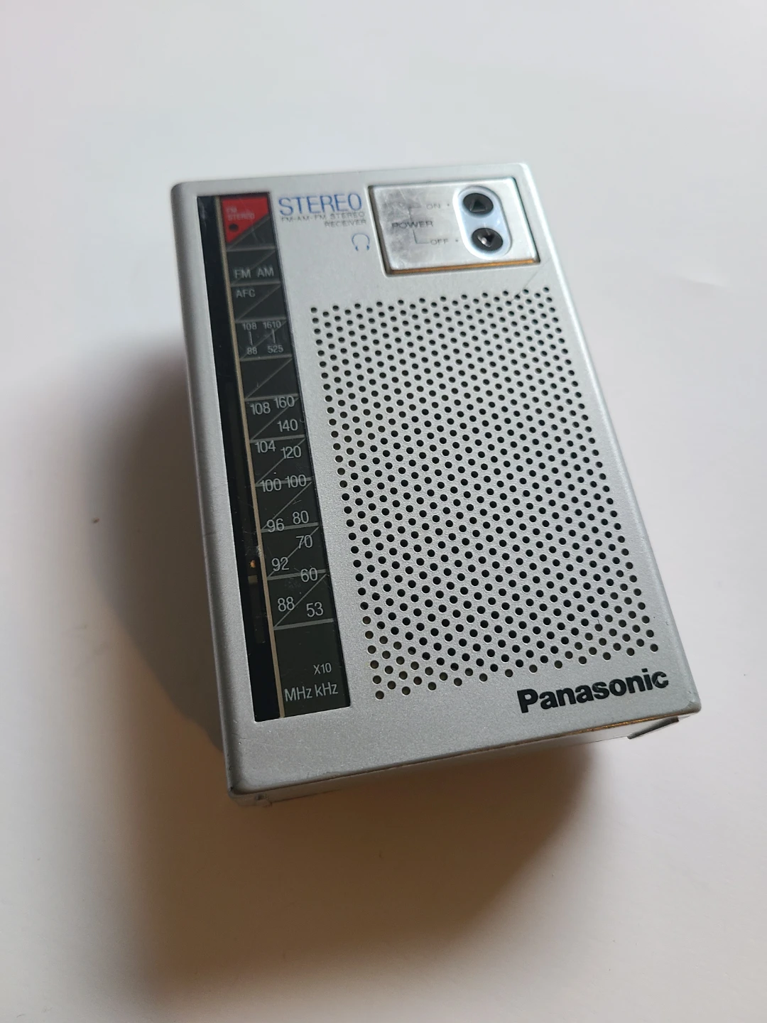 Panasonic RF-455 FM-AM Stereo Receiver - photo 2