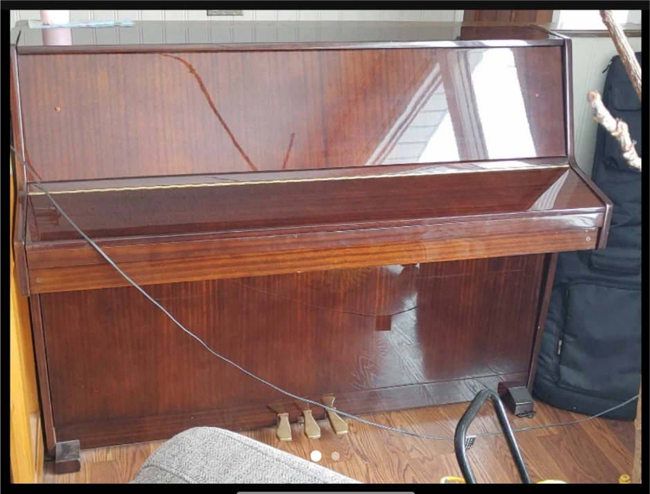 young Chang Upright console Piano