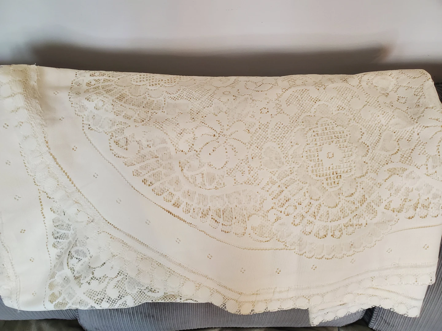 Large Oval Long Lace Tablecloth...Euc