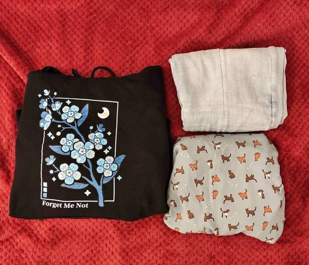 Clothing bundle- Flowers and cats for summer!