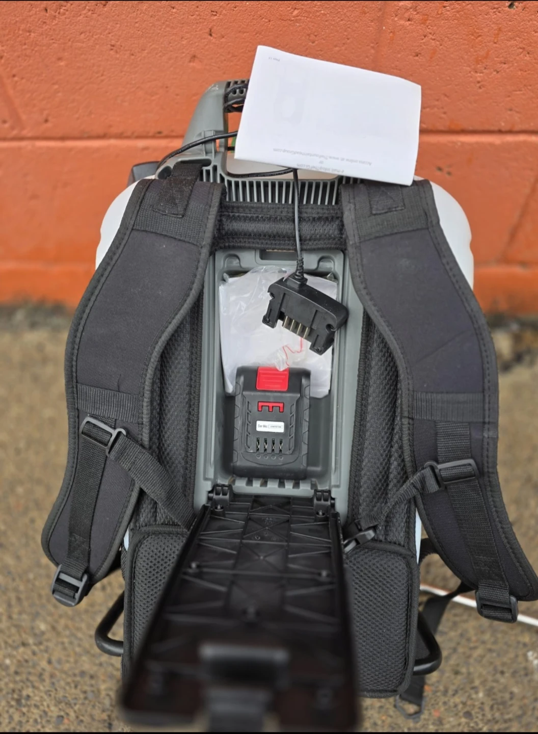 Scotts Elite Backpack Sprayer 18V Lithium-Ion Power - photo 2
