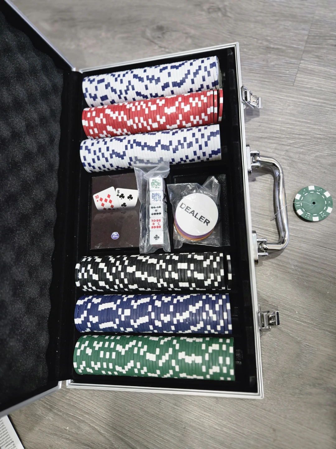 Cardinal Classics 300-Piece Poker Chip Set with Case - photo 4