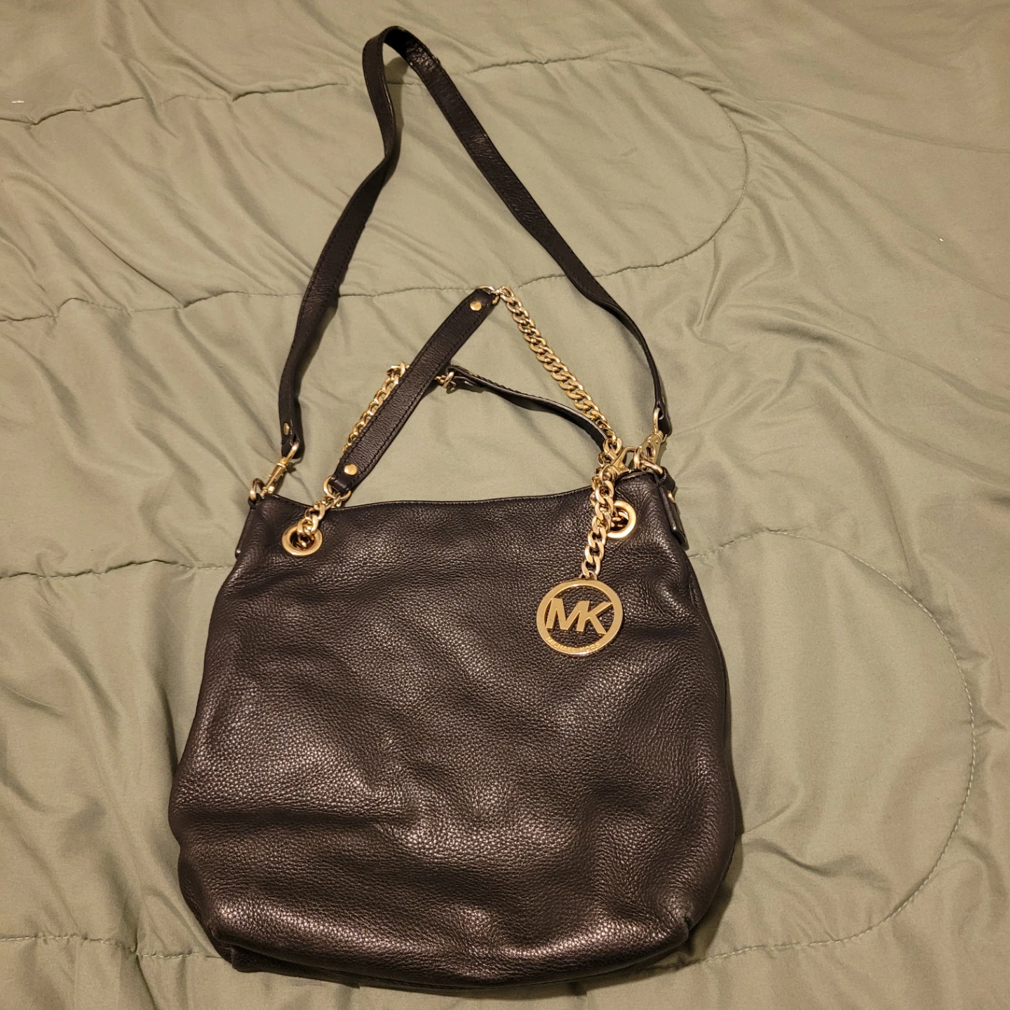 Super cute Michael Kors Black Leather Shoulder Bag