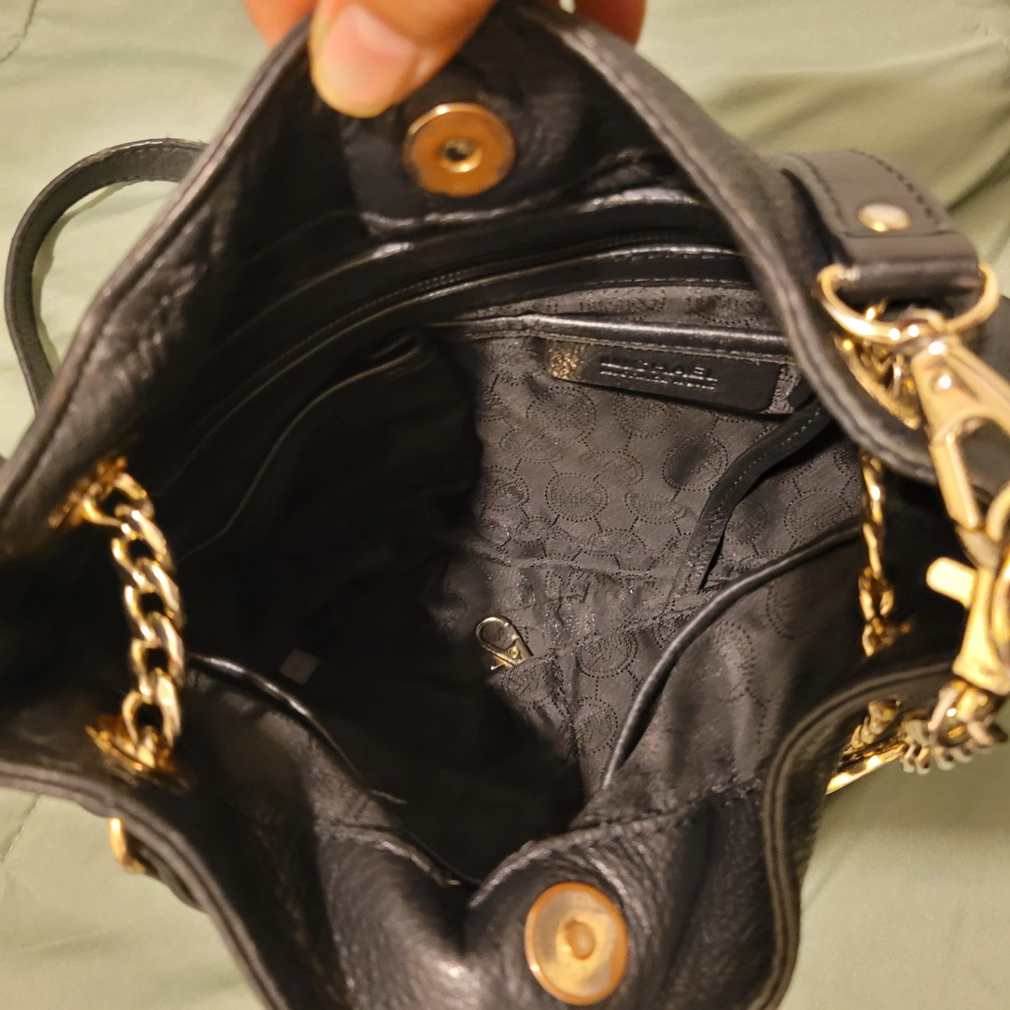 Super cute Michael Kors Black Leather Shoulder Bag - photo 3