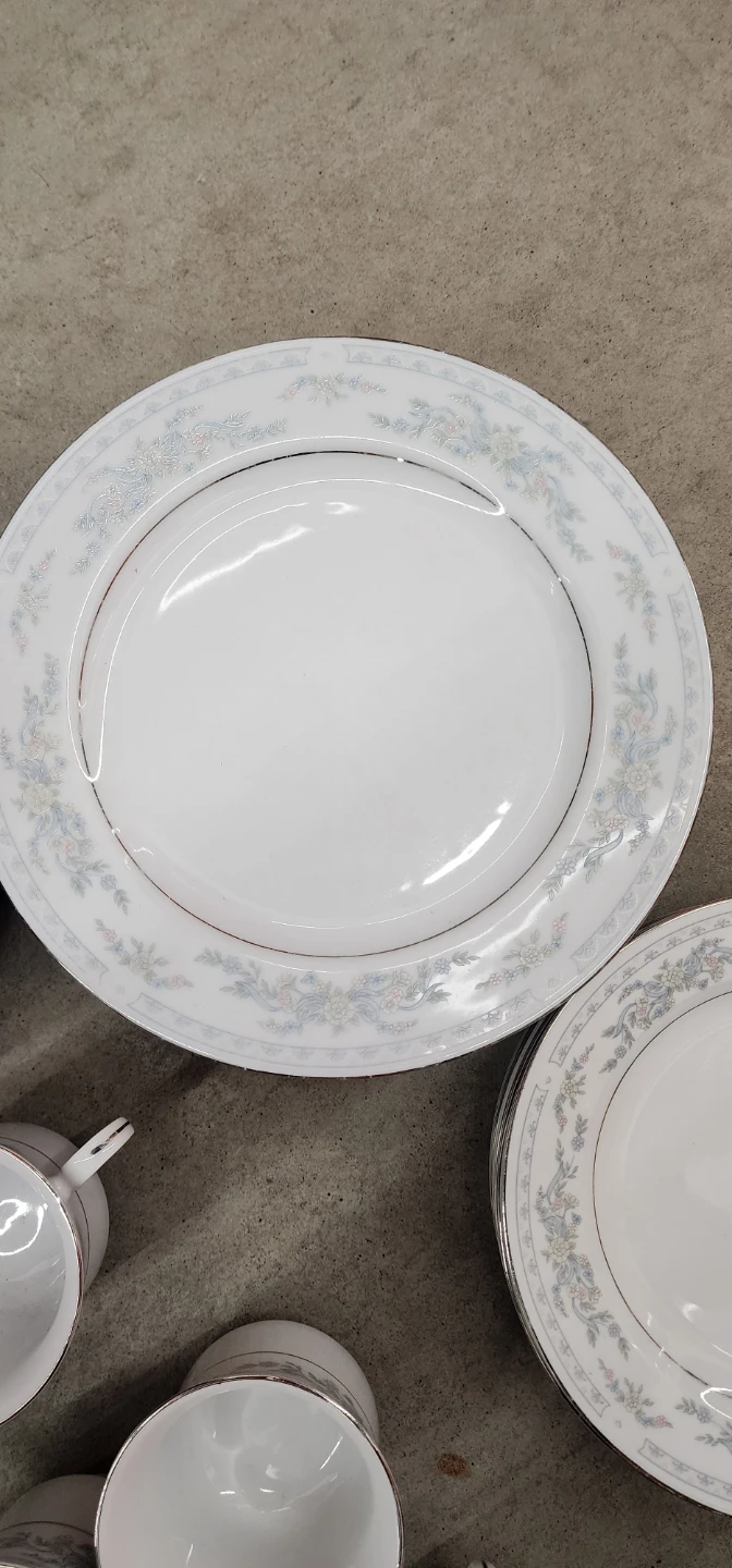 White Floral Dinnerware Set with Cups and Saucers - photo 3