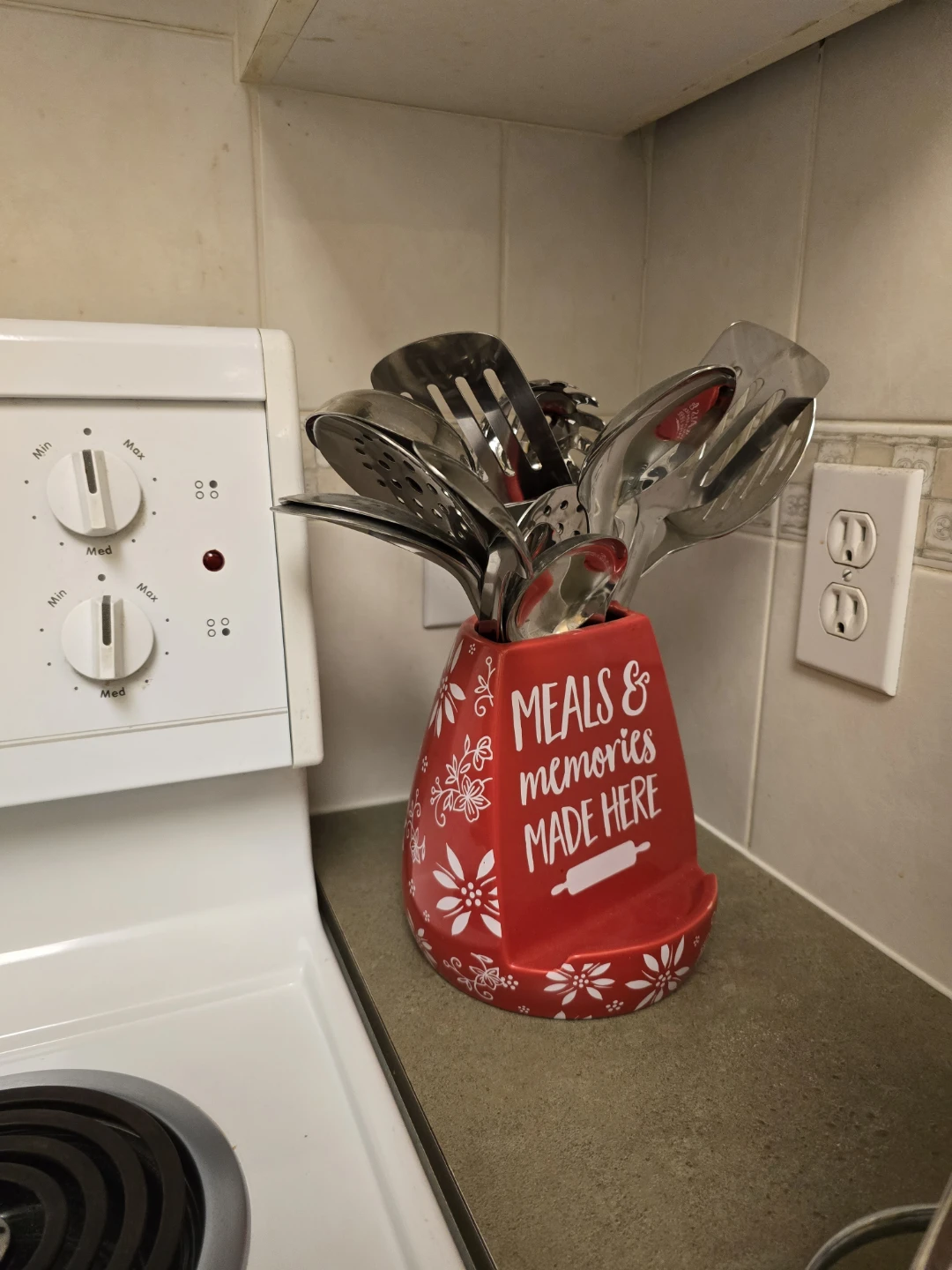 Red Floral Utensil Holder with "Meals & Memories Made Here" - photo 4