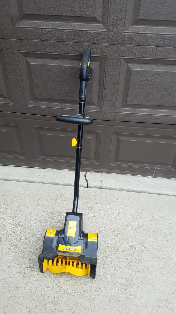 Yardworks 12" Electric Snow Shovel - photo 3