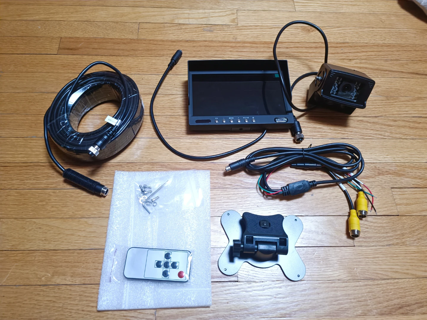 Dallux Heavy Duty Truck Bus Backup Camera System with 7" Monitor