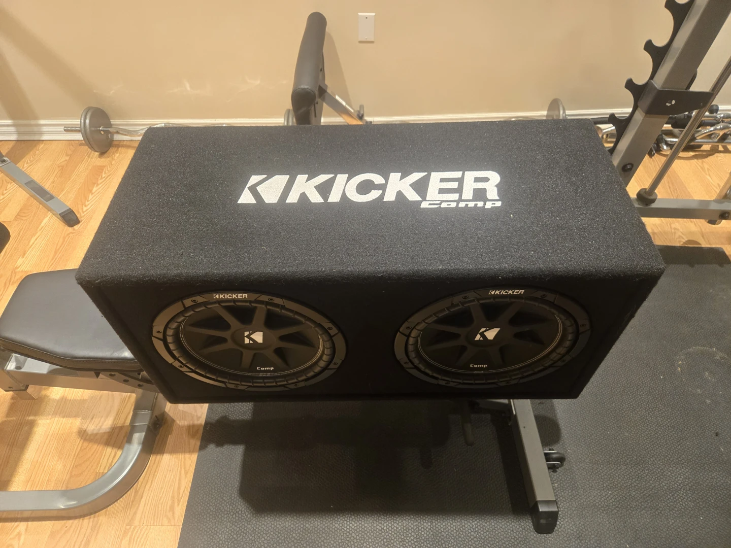 Kicker Comp Dual 12" Subwoofer Box with Rockford Fosgate Amp - photo 2