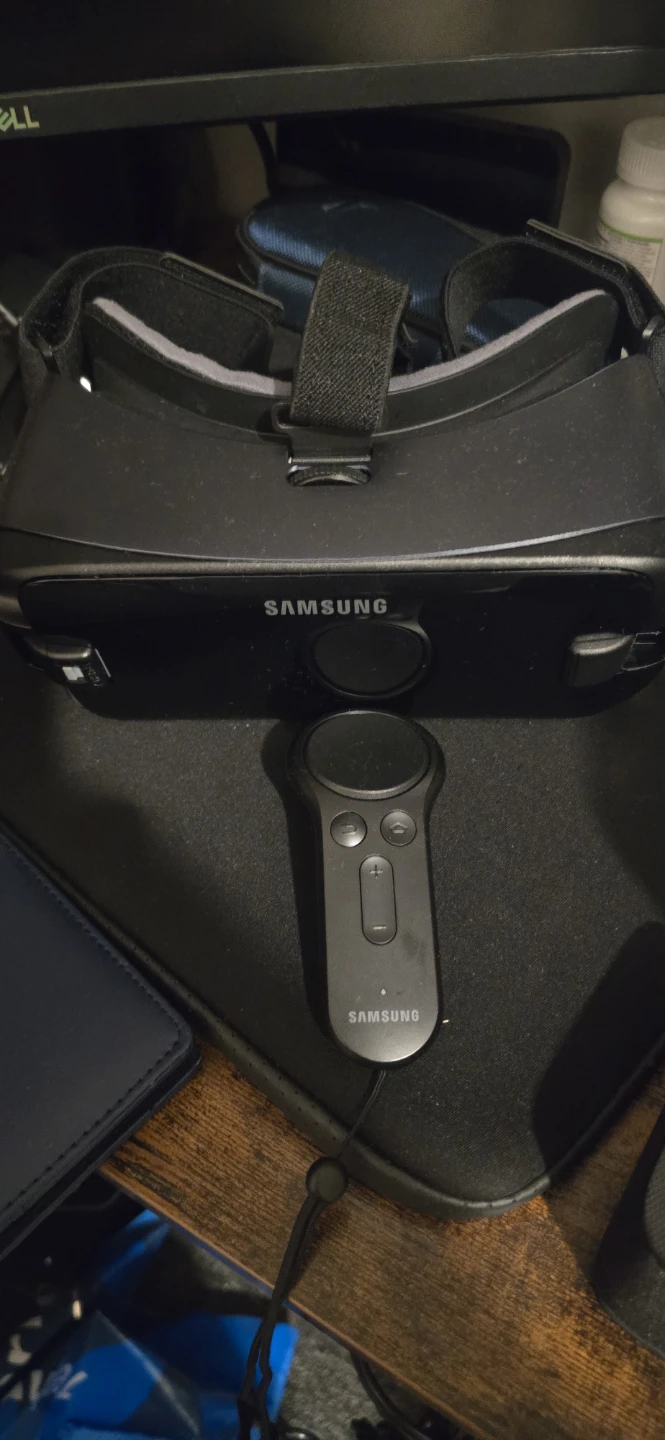 Samsung VR Headset with Controller