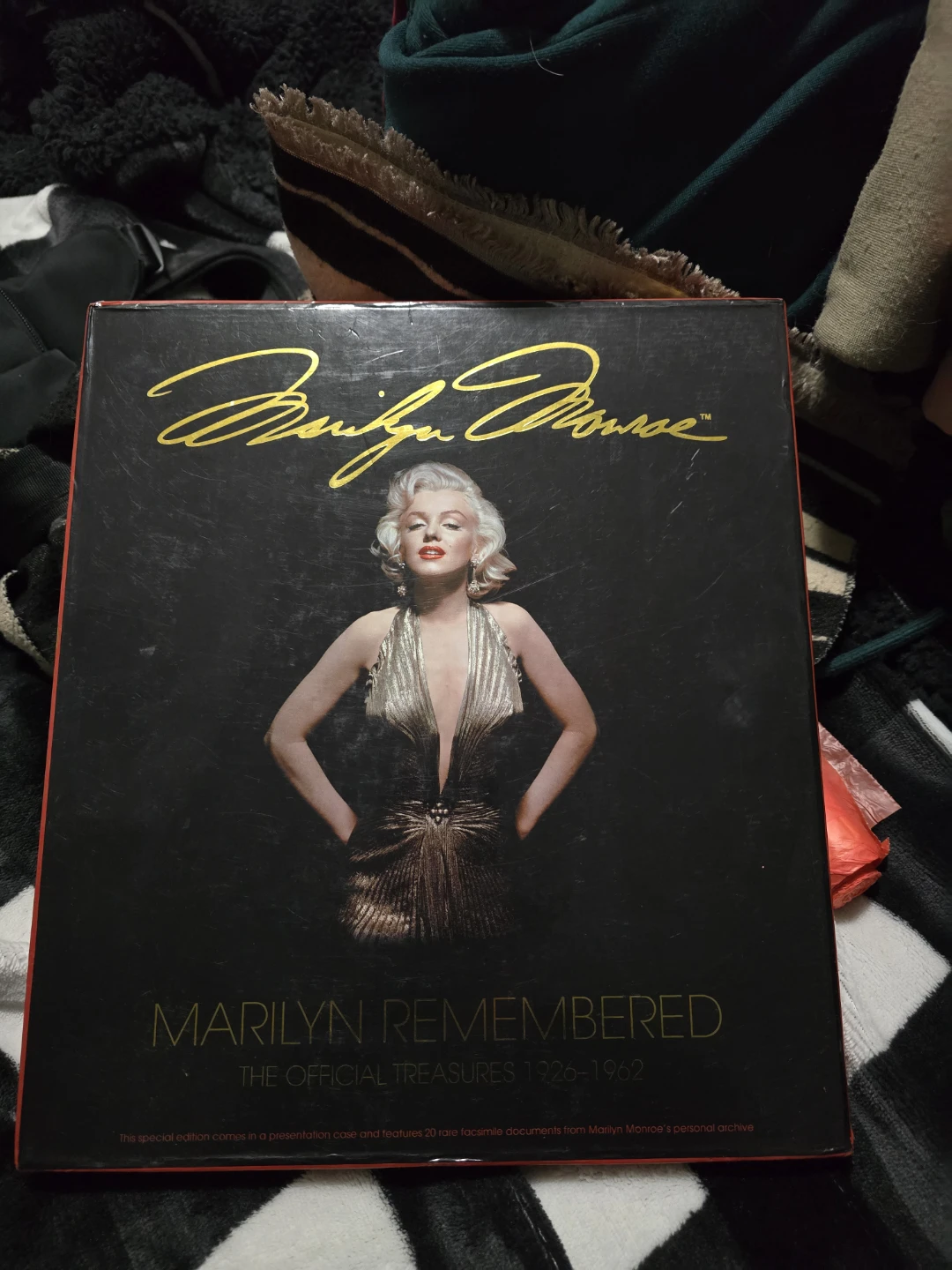 Marilyn Remembered The Official Treasures 1926-1962 Book