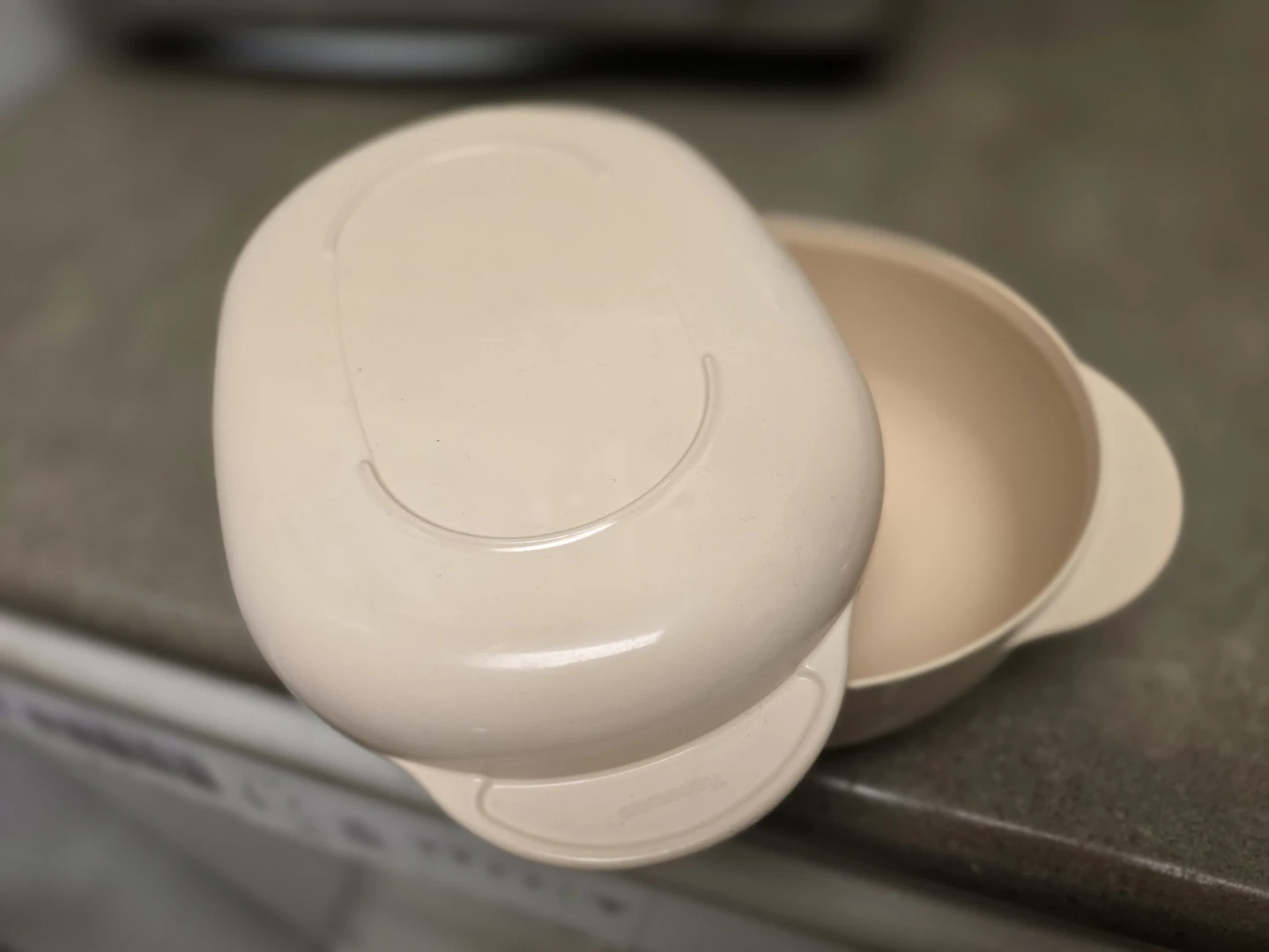 Tupperware Casserole Dish with Lid - photo 2