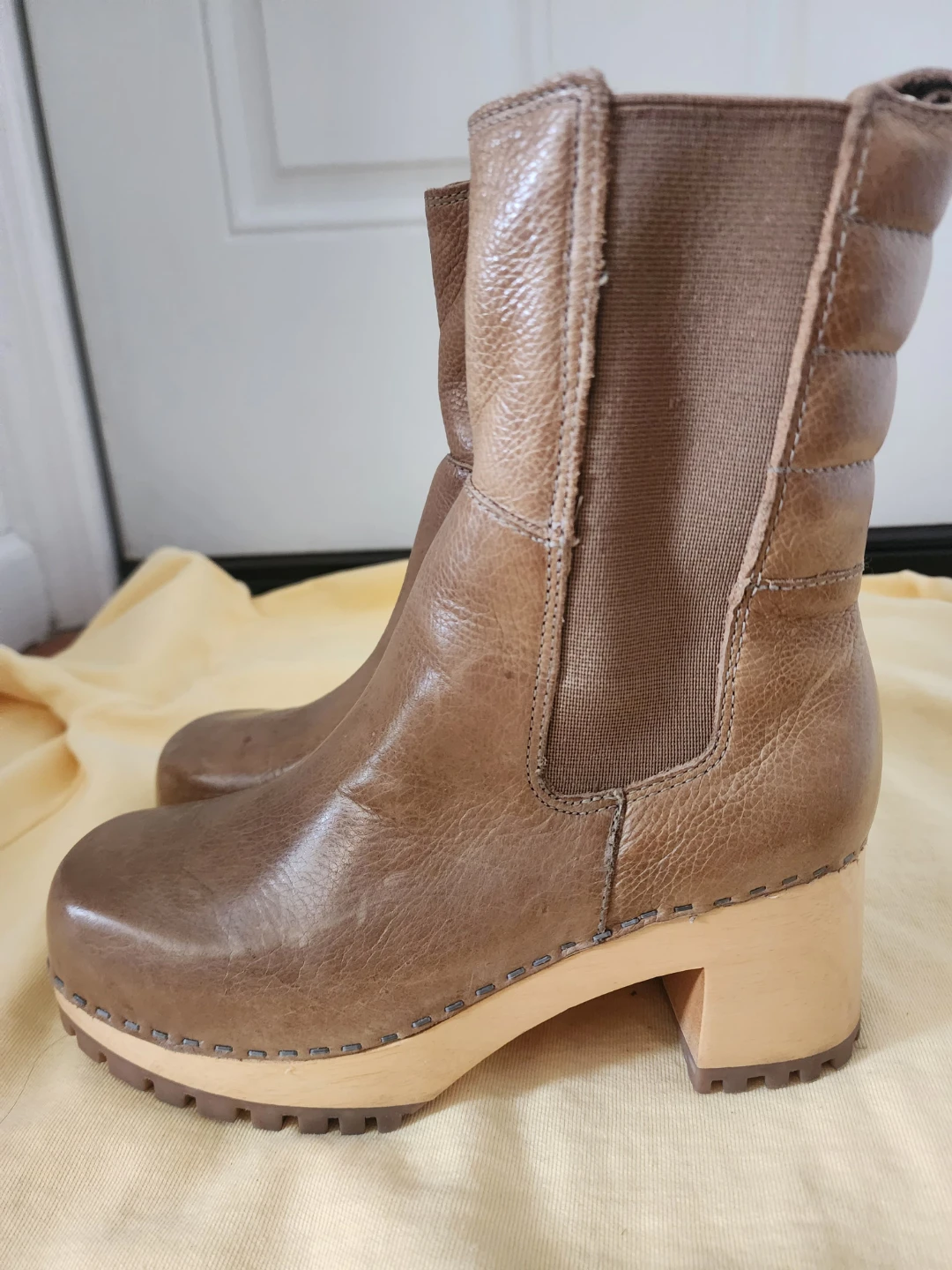 Brown Leather Clogs Boots with Wooden Heel - photo 2