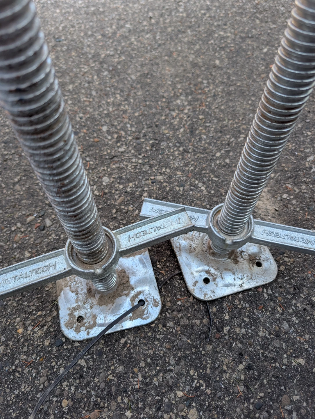METALTECH Adjustable Support Posts Set - photo 2