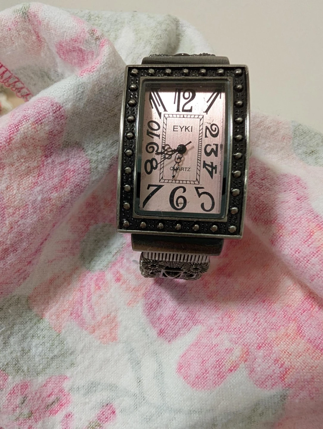EYKI Quartz Cuff Watch