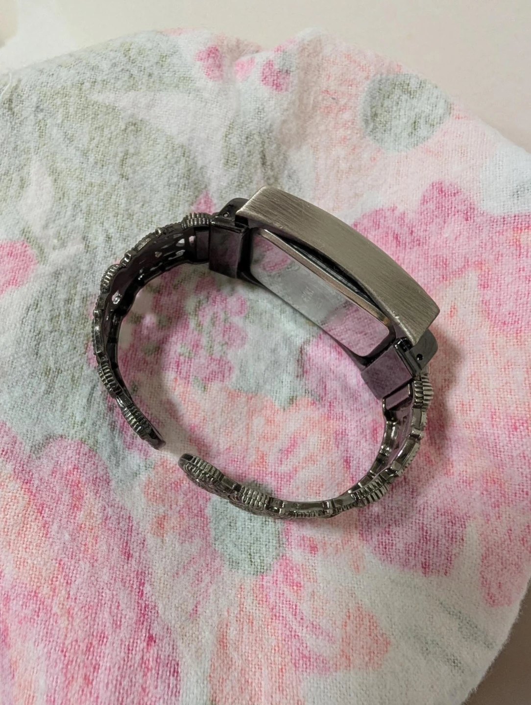 EYKI Quartz Cuff Watch - photo 3