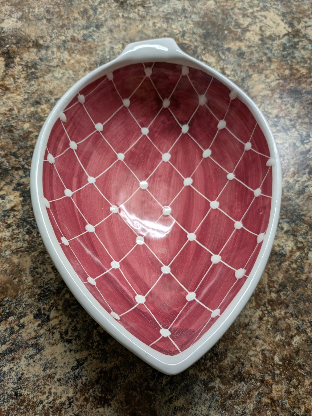 Elle Keramikk Oval Diamond Painted Red Bowl