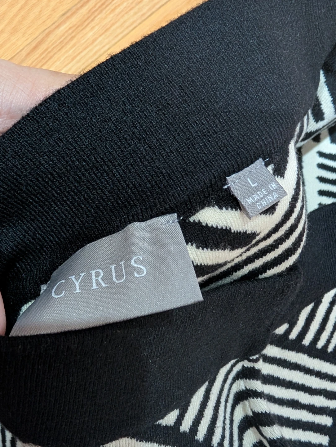 Cyrus Black & White Geometric Knit Pencil Skirt - Size L - photo 2