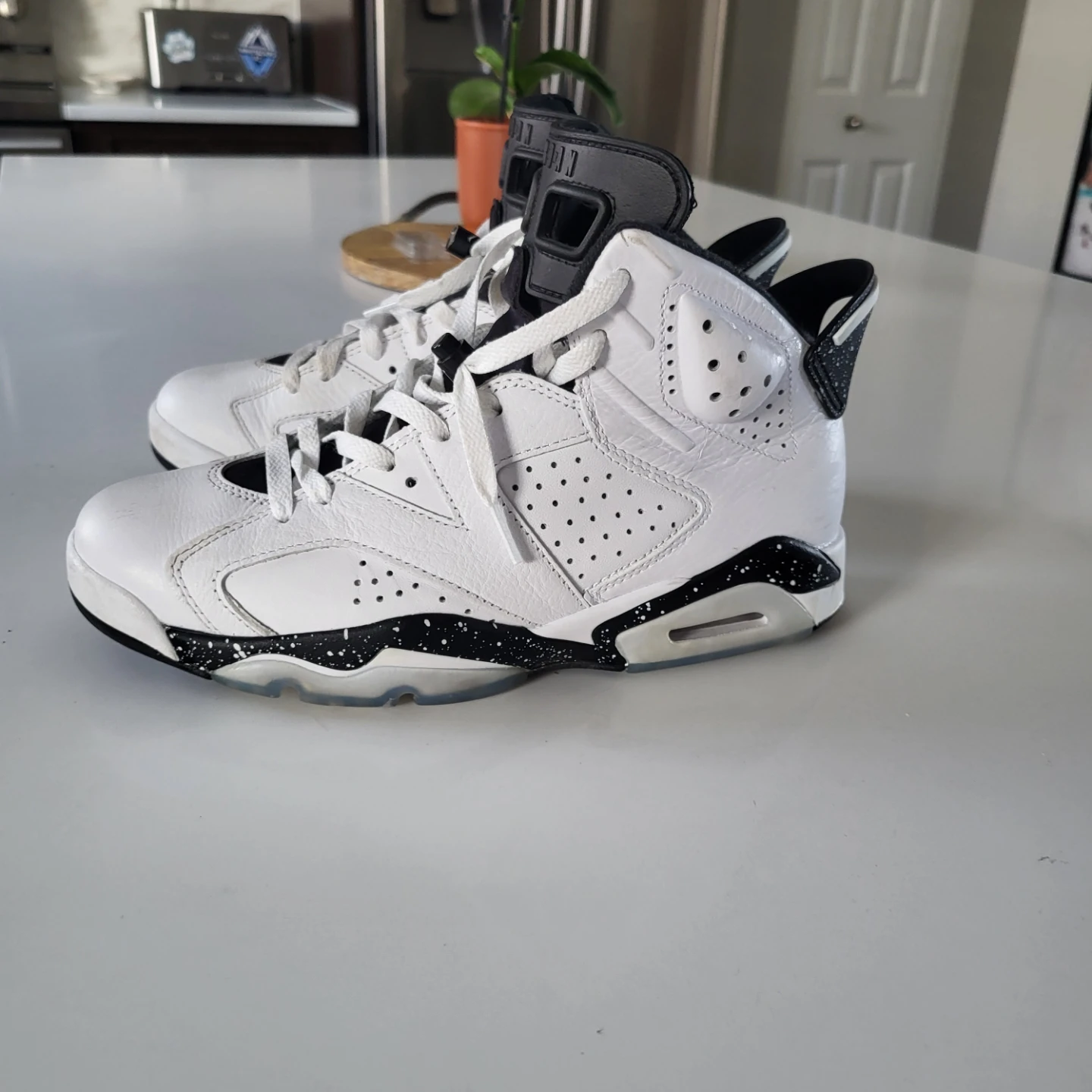 Practically New Men's Air Jordan 6 Retro: Size 8 - photo 2