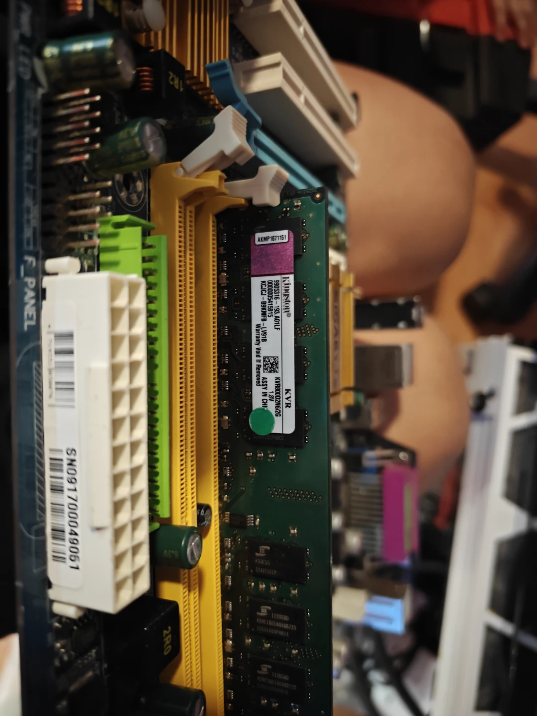 Gigabyte GA-G31M-ES2L LGA 775 Motherboard - photo 3
