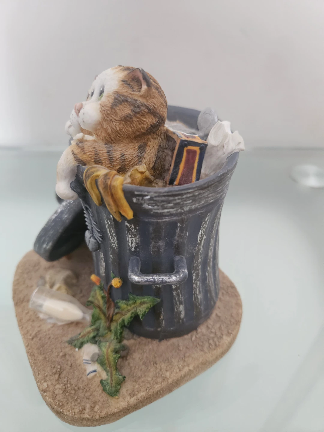 Comic & Curious Cats The Collector Figurine - photo 2